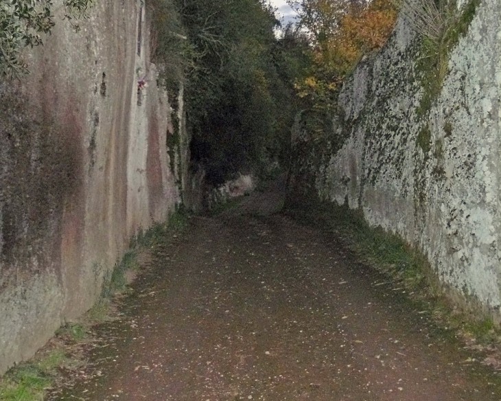 Passage taillé en Toscane, probablement d’origine étrusque