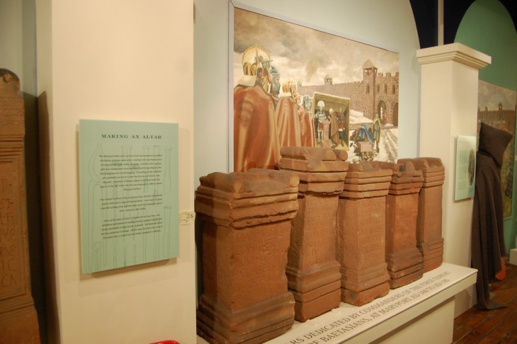 autels cérémoniaires découverts à Alauna