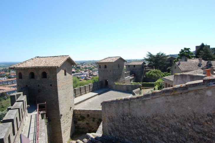 vue intérieur du rempart romain de la cité de carcassonne